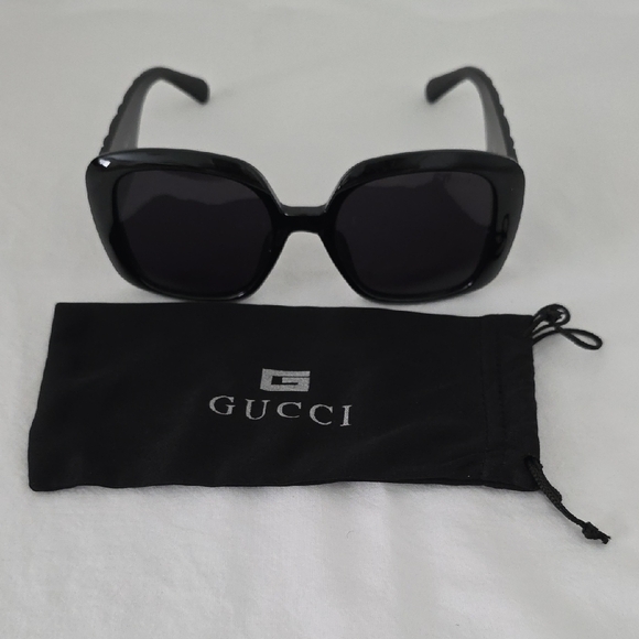 Gucci Black and Gold Sunglasses - Picture 6 of 6